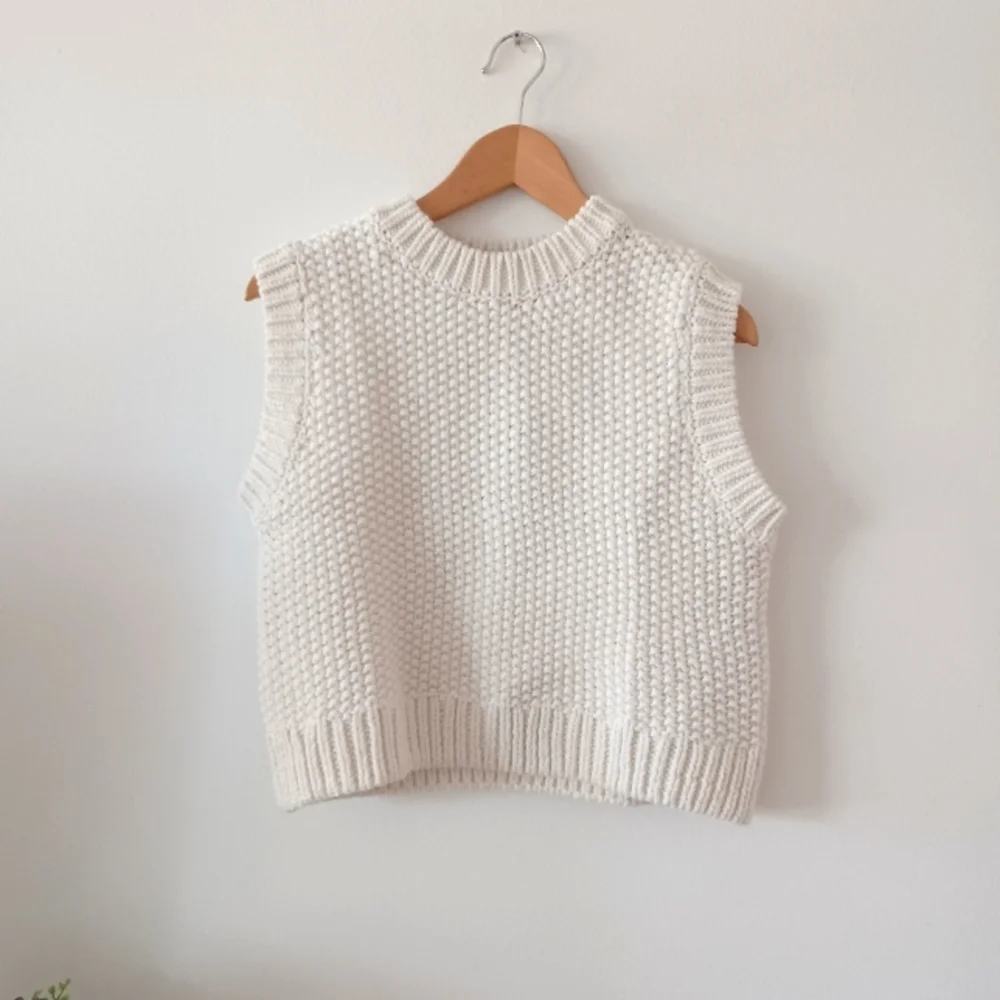 ⛔SOLD⛔🆕️ NWT H&M Knit Sweater Vest in 'White' - Picture 8 of 14